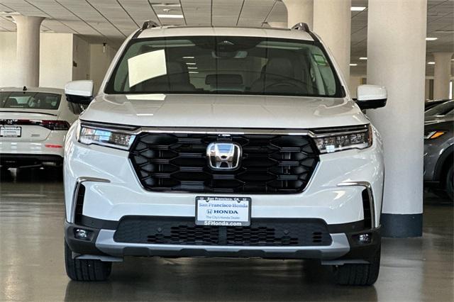 new 2025 Honda Pilot car, priced at $55,760