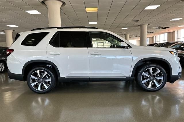 new 2025 Honda Pilot car, priced at $55,760