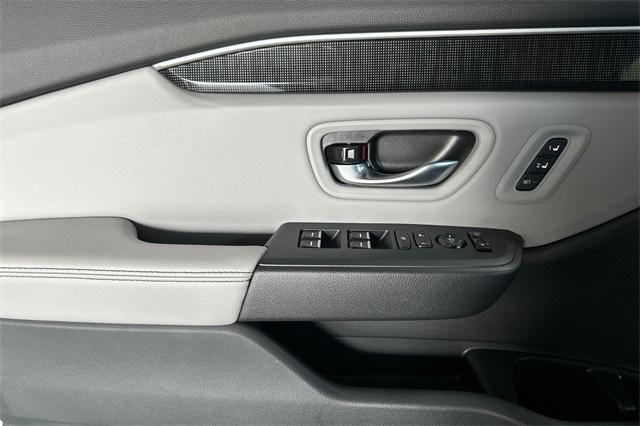 new 2025 Honda Pilot car, priced at $55,760