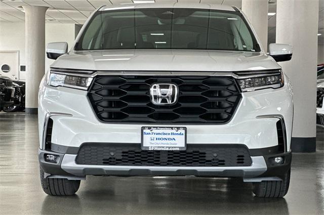 new 2025 Honda Pilot car, priced at $47,550
