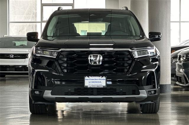 new 2025 Honda Pilot car, priced at $52,950