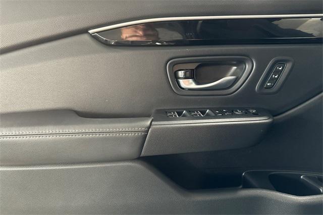 new 2025 Honda Pilot car, priced at $52,950