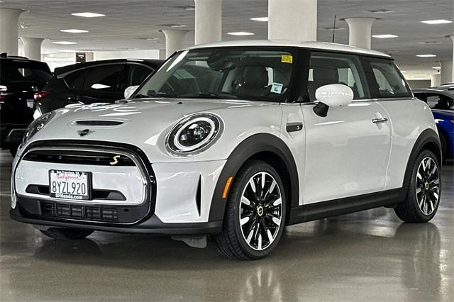 used 2022 MINI SE Hardtop car, priced at $23,932