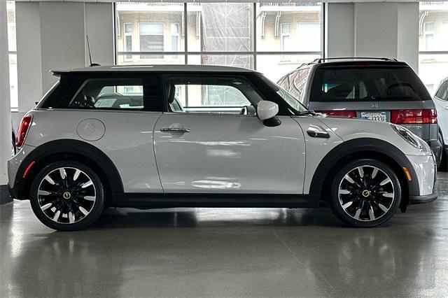 used 2022 MINI SE Hardtop car, priced at $23,932