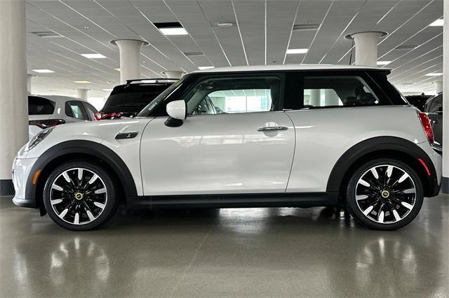 used 2022 MINI SE Hardtop car, priced at $23,932