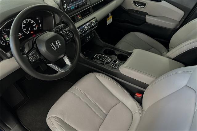 new 2025 Honda Pilot car, priced at $47,095