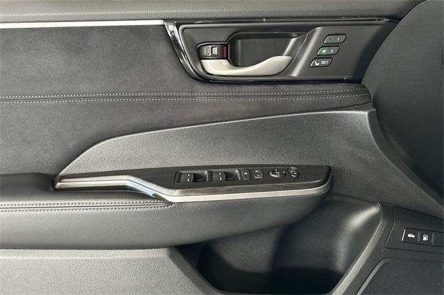 used 2020 Honda Clarity Plug-In Hybrid car, priced at $22,490