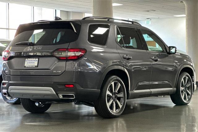 new 2025 Honda Pilot car, priced at $54,530