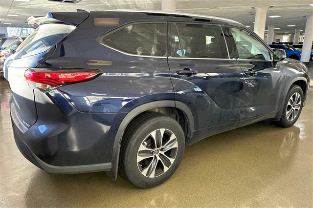 used 2022 Toyota Highlander car, priced at $36,991