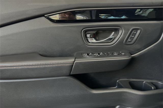 new 2025 Honda Pilot car, priced at $51,350