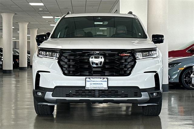new 2025 Honda Pilot car, priced at $51,350