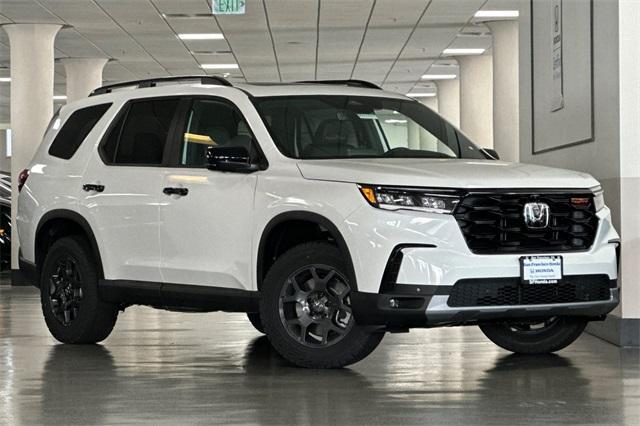 new 2025 Honda Pilot car, priced at $51,350