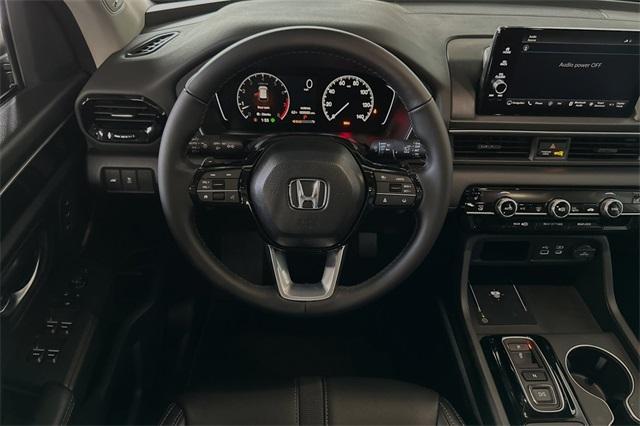 new 2025 Honda Pilot car, priced at $49,405