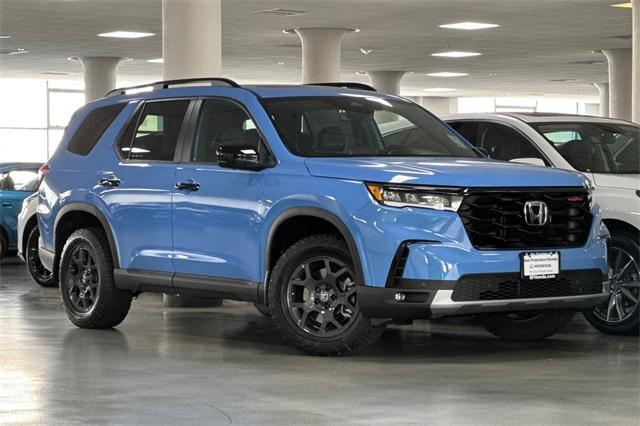new 2025 Honda Pilot car, priced at $52,090