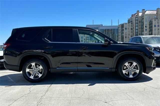 new 2025 Honda Pilot car, priced at $44,995