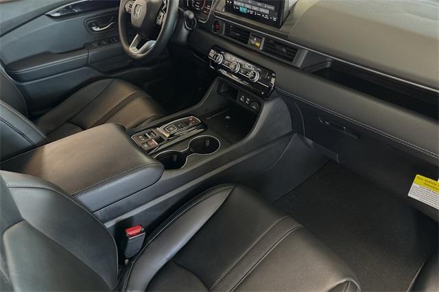 new 2025 Honda Pilot car, priced at $44,995