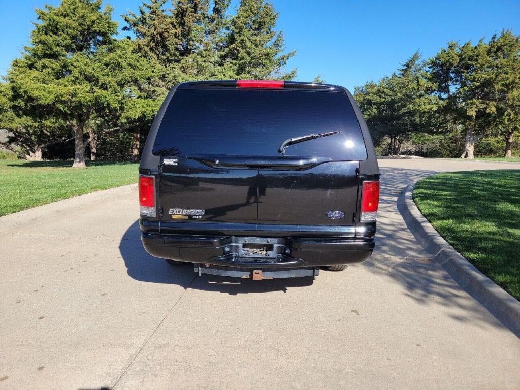 used 2002 Ford Excursion car, priced at $15,995