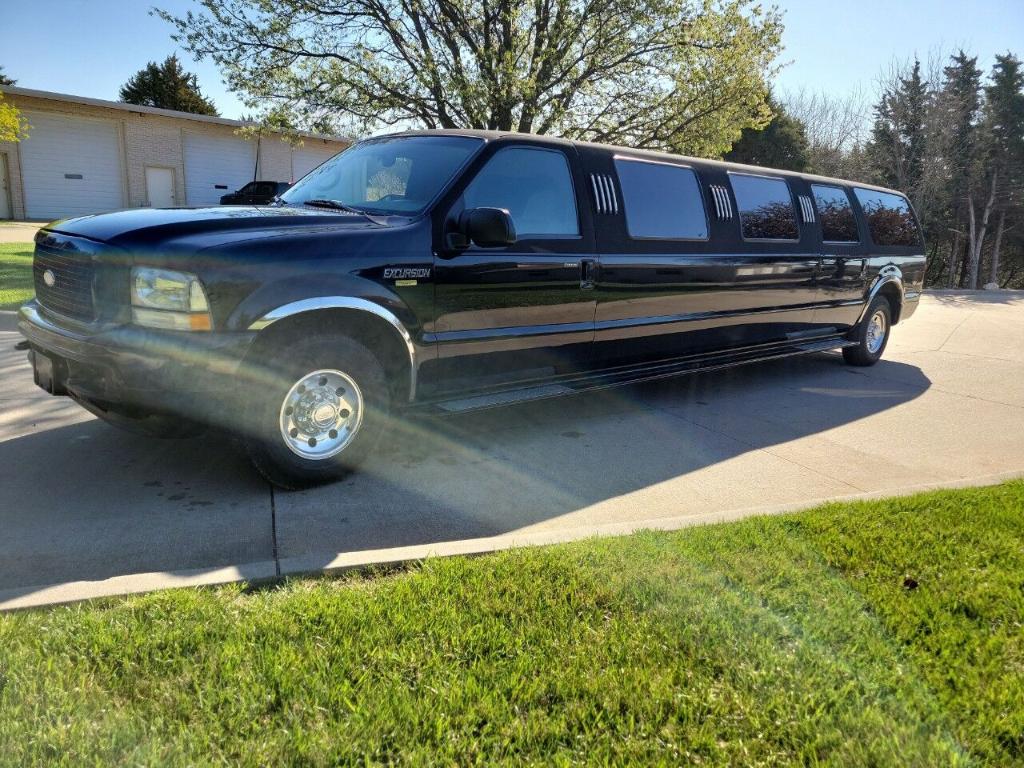 used 2002 Ford Excursion car, priced at $15,995