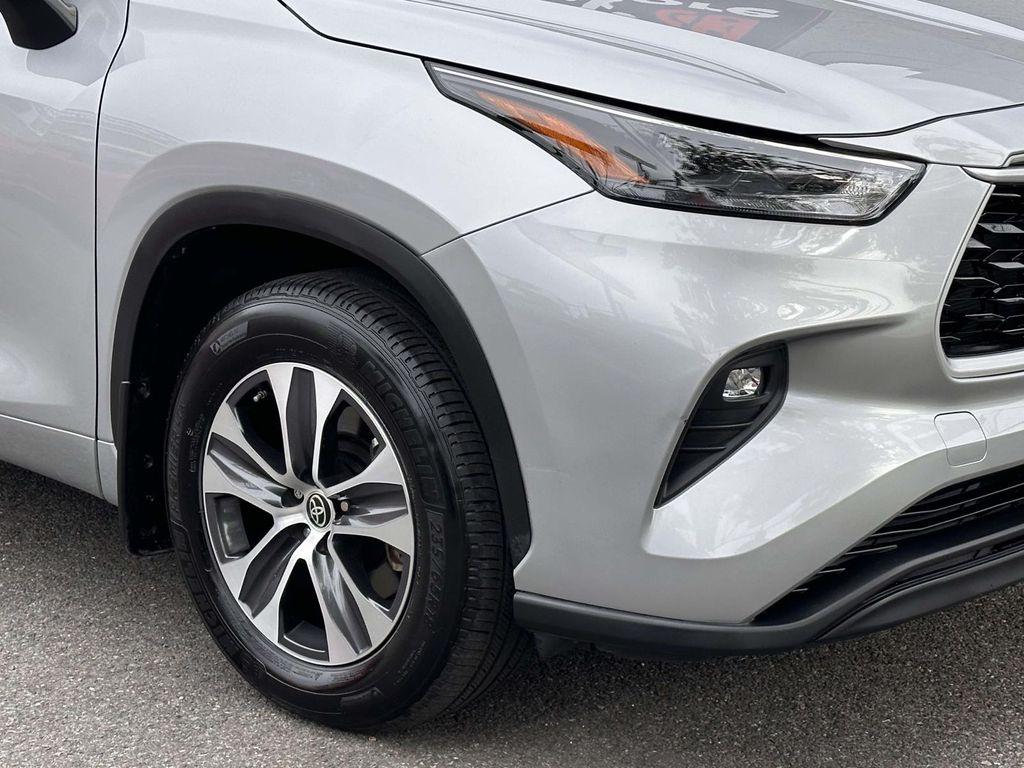 used 2022 Toyota Highlander car, priced at $39,998