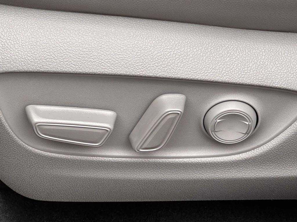 used 2022 Toyota Highlander car, priced at $39,998