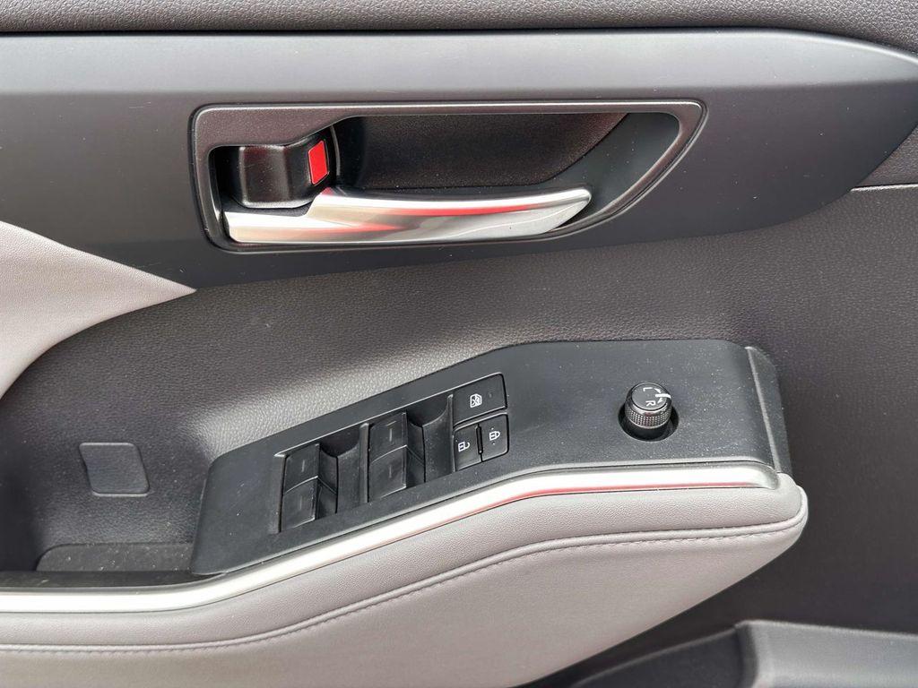 used 2022 Toyota Highlander car, priced at $39,998