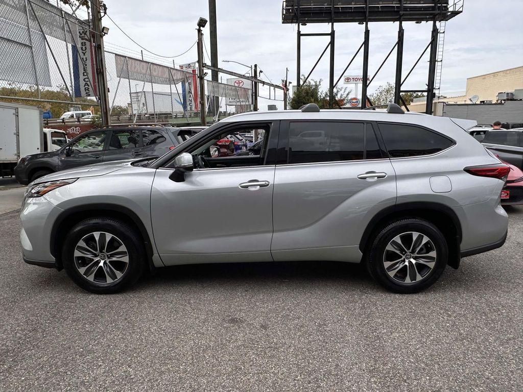 used 2022 Toyota Highlander car, priced at $39,998
