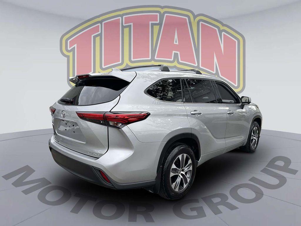 used 2022 Toyota Highlander car, priced at $39,998