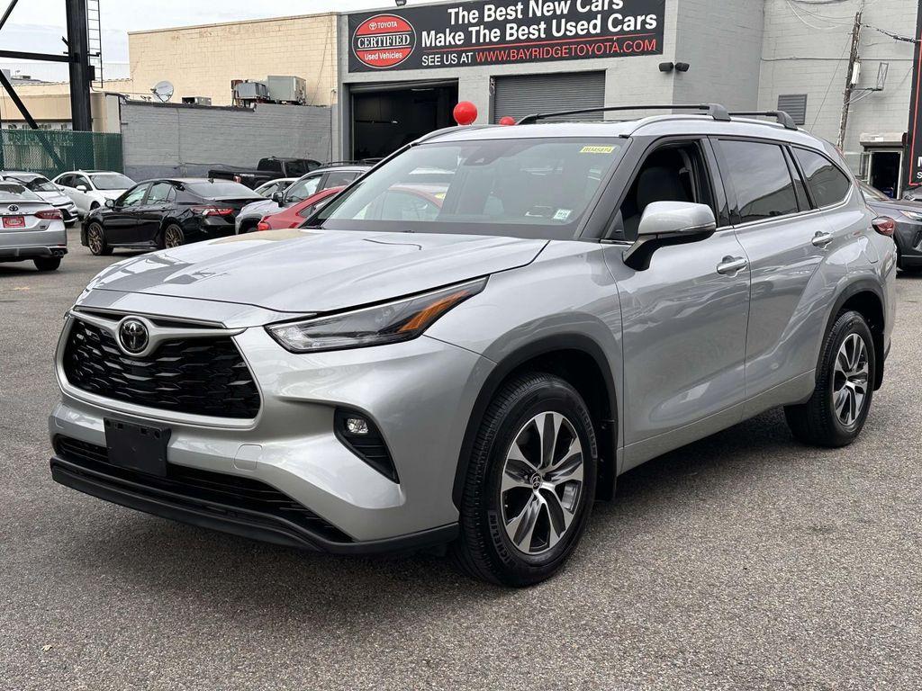 used 2022 Toyota Highlander car, priced at $39,998