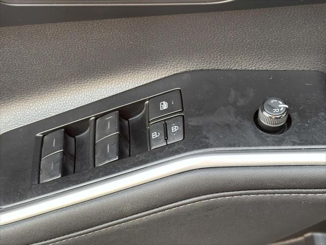 used 2023 Toyota Highlander car, priced at $39,999