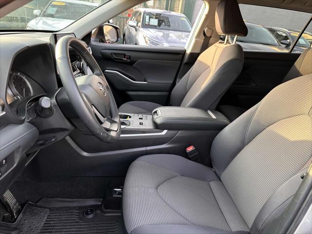 used 2023 Toyota Highlander car, priced at $39,999
