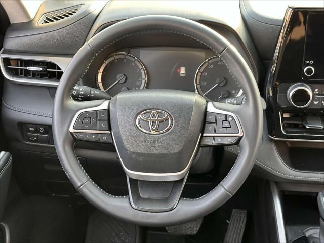 used 2023 Toyota Highlander car, priced at $39,999