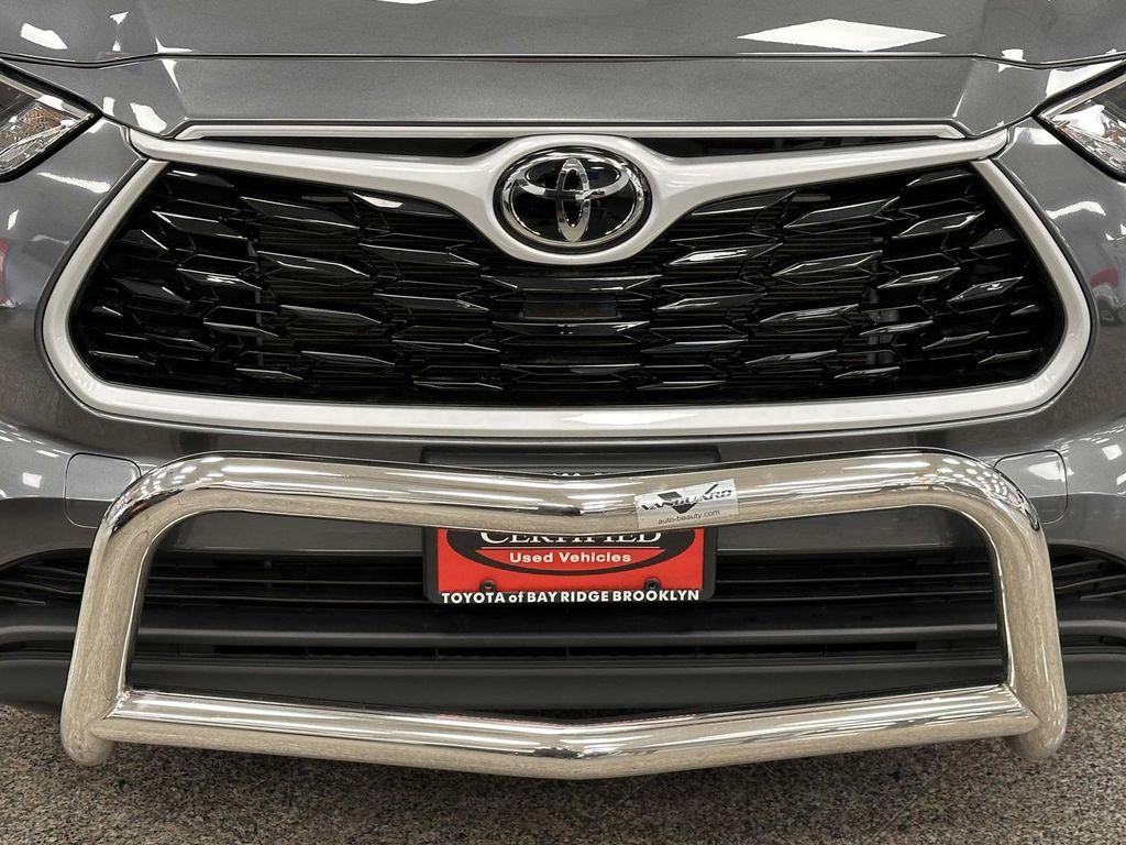 used 2024 Toyota Highlander car, priced at $42,999