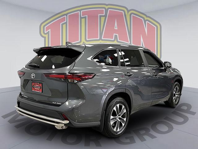 used 2024 Toyota Highlander car, priced at $42,999