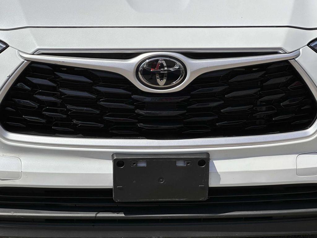 used 2022 Toyota Highlander car, priced at $37,999