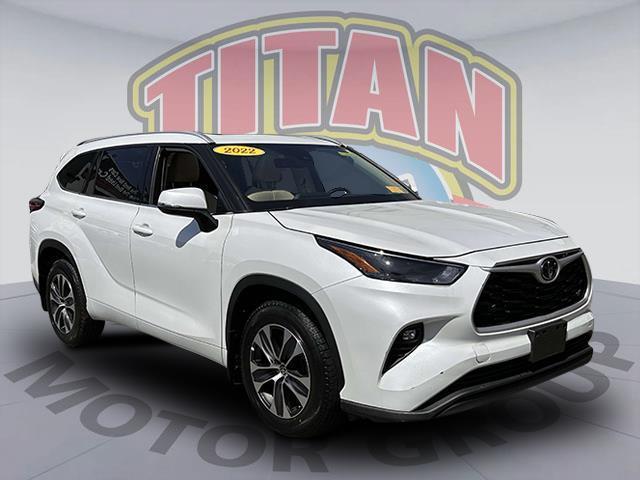 used 2022 Toyota Highlander car, priced at $38,488