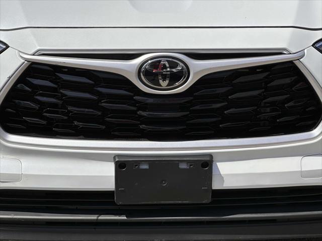 used 2022 Toyota Highlander car, priced at $38,488