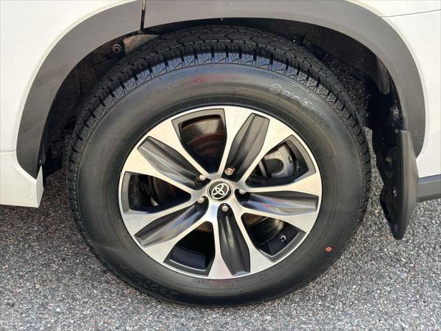 used 2022 Toyota Highlander car, priced at $38,488