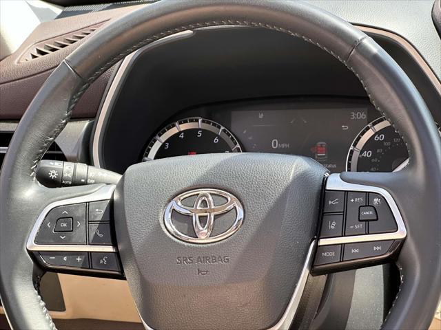 used 2022 Toyota Highlander car, priced at $38,488