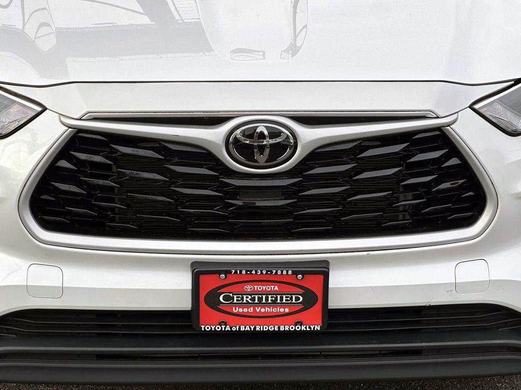 used 2023 Toyota Highlander car, priced at $39,488