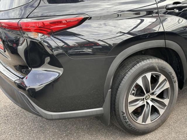 used 2022 Toyota Highlander car, priced at $39,488