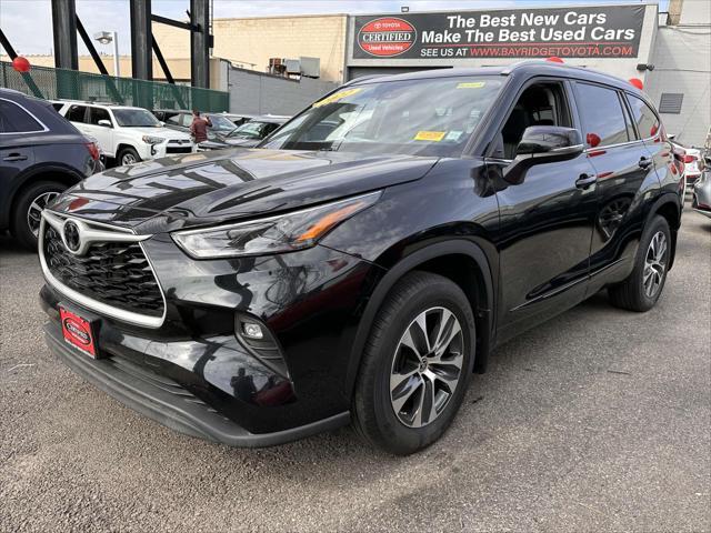 used 2022 Toyota Highlander car, priced at $39,488