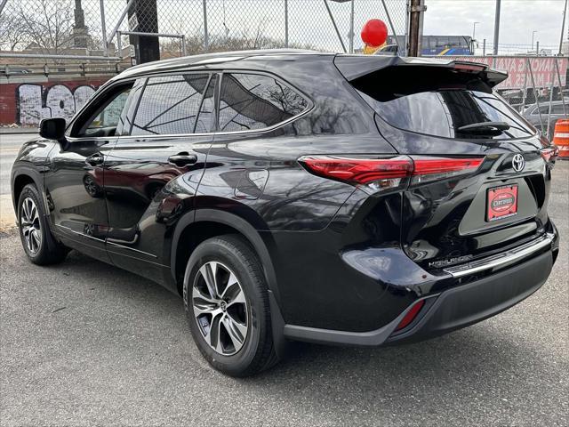 used 2022 Toyota Highlander car, priced at $39,488