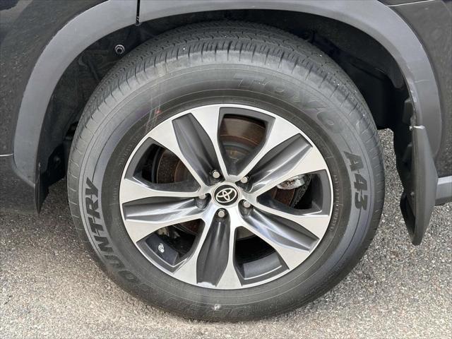 used 2022 Toyota Highlander car, priced at $39,488