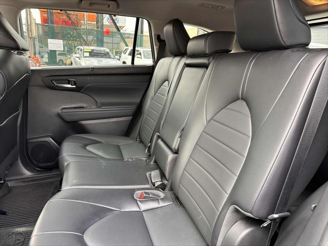 used 2022 Toyota Highlander car, priced at $39,488