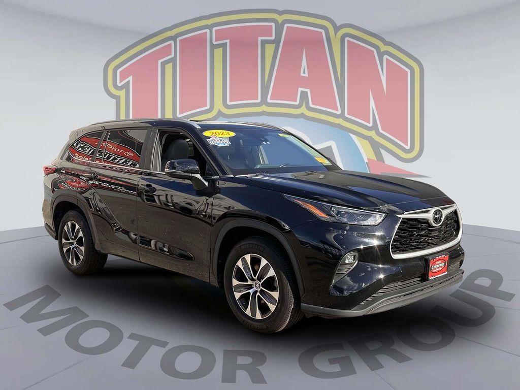 used 2023 Toyota Highlander car, priced at $33,800