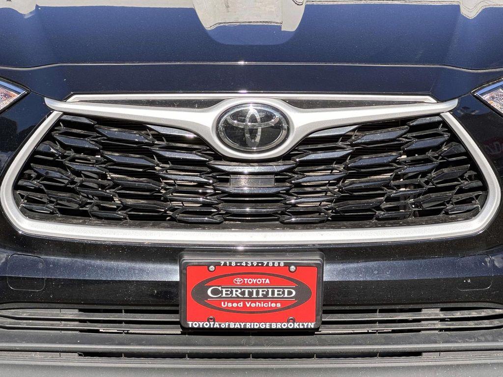 used 2023 Toyota Highlander car, priced at $33,800