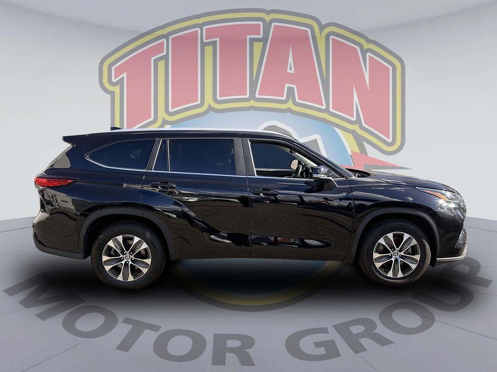 used 2023 Toyota Highlander car, priced at $33,800