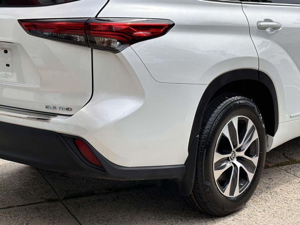 used 2022 Toyota Highlander car, priced at $39,998
