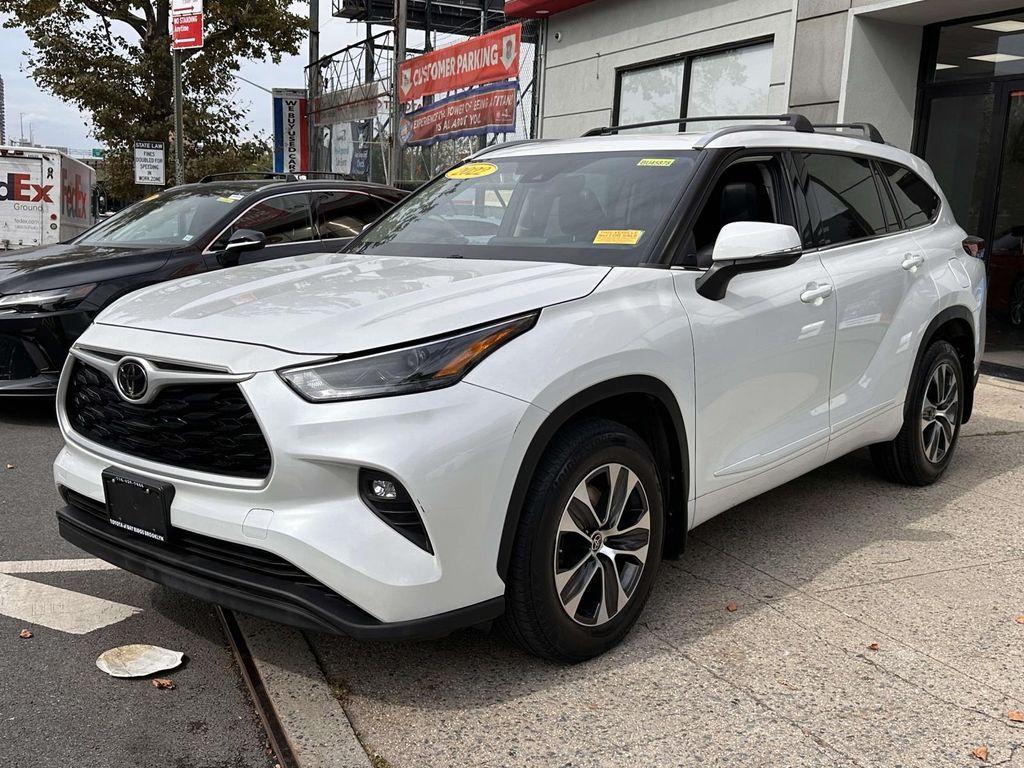 used 2022 Toyota Highlander car, priced at $39,998