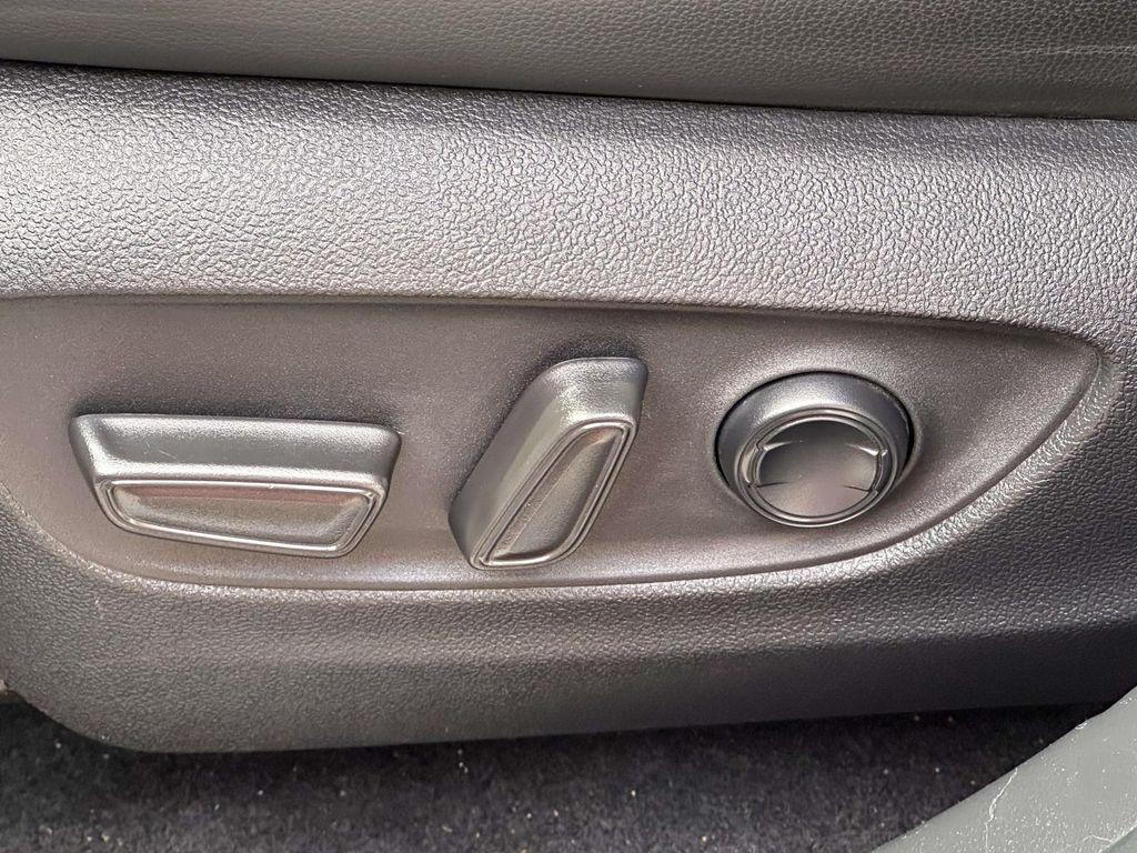 used 2022 Toyota Highlander car, priced at $39,998